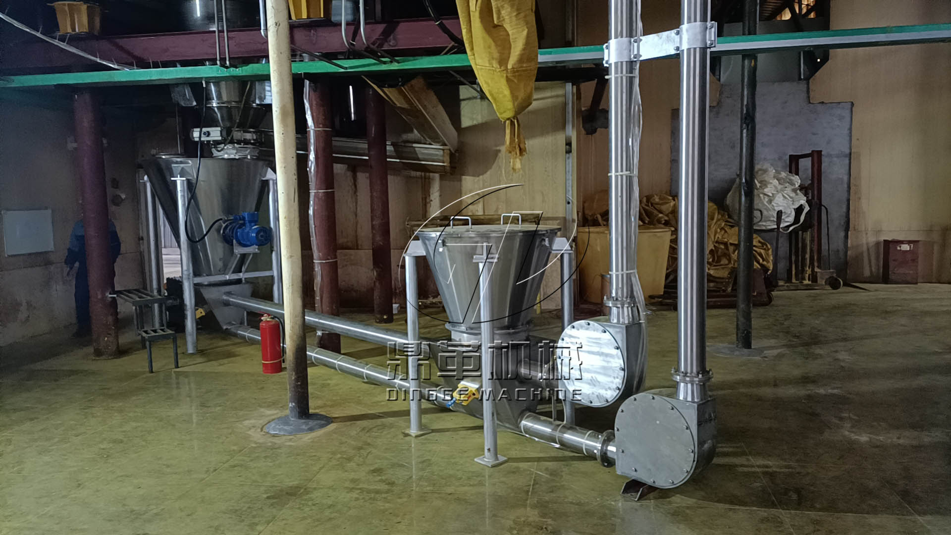 粉煤灰管鏈輸送機(jī)：高效環(huán)